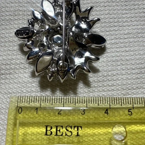 Mid-Century Rhinestone Snowburst · Collectible Vintage Jewelry